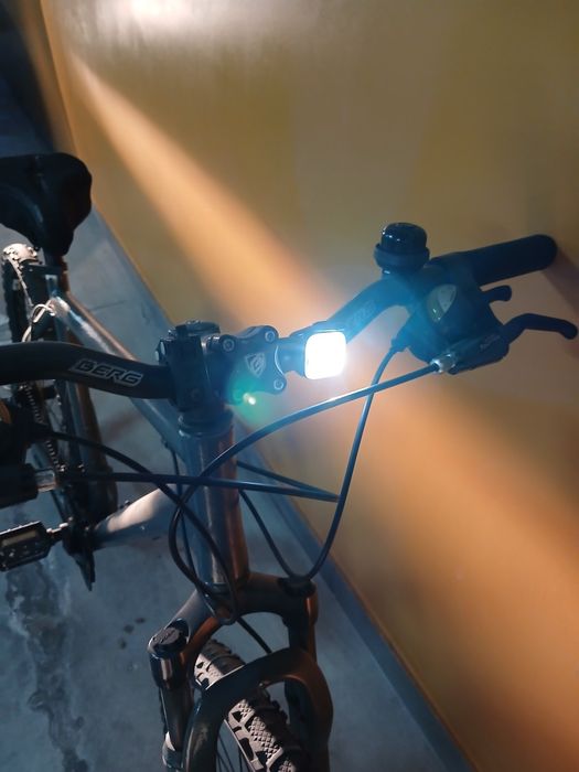Bicicleta BTT com acessórios