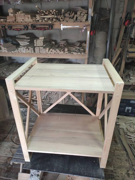 Дерев'яна підставка (підлогова або настільна полиця)