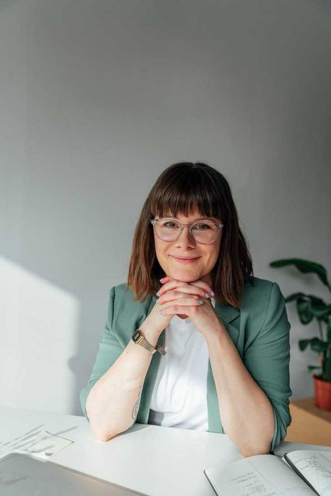 Репетитор: нідерландська, данська, норвезька, фінська, португальська