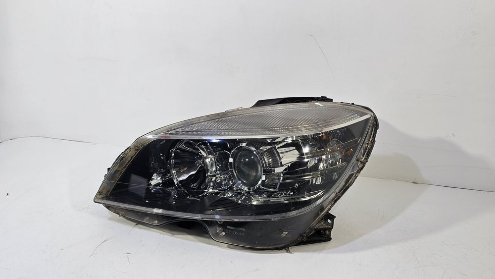 Mercedes c w204 lampa przód przednia ciemna lewa h7 eu