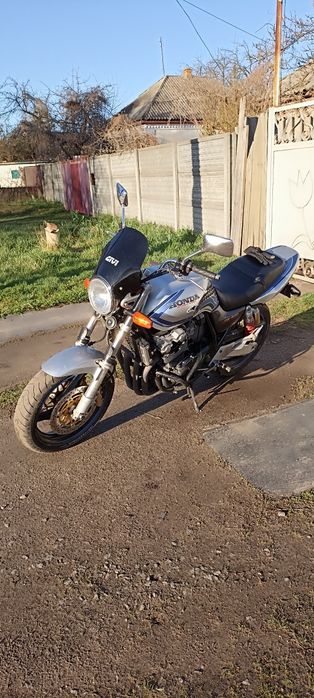 Xonda CB400 vteс 1