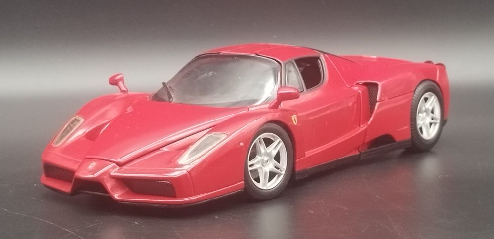 Hot Wheels 1:18 Ferrari Enzo 2002  Model No Box