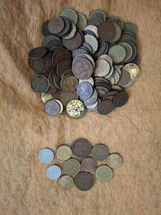 Lote de 220 moedas da República Portuguesa - anos 40, 50, 60 e outros (ver fotos)