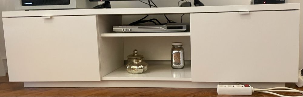 Móvel de Televisão Branco com Arrumação