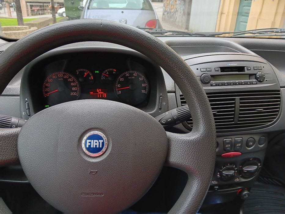 Fiat punto 2003 excelente estado, tudo funcionando, documentos em meu nome.