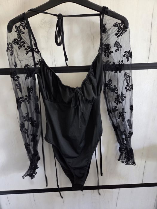 Body z odkrytymi plecami