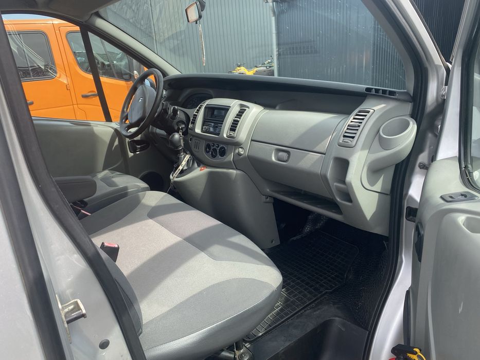 Samochód osobowy Renault Trafic