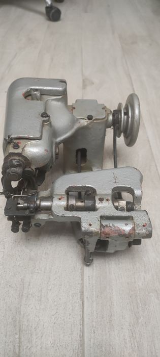 Продам швейную машину.