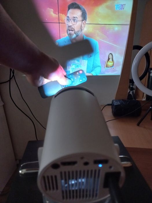 Novo Smart Projetor ultra 4k tem wifi e bluetooth - comando youtube