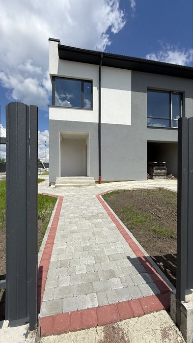 Котедж Солонка 130кв.м 2.5 сотки з центральними комунікаціями, гараж, готовий, можна вже робити ремонт