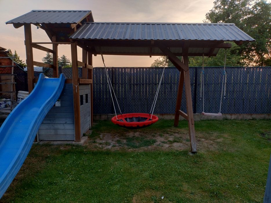 Domek dla dzieci, zjeżdżalnia, huśtawka,