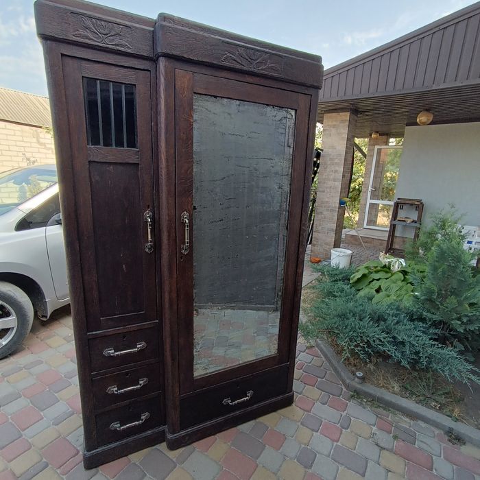 Шкаф старинный после реставрации