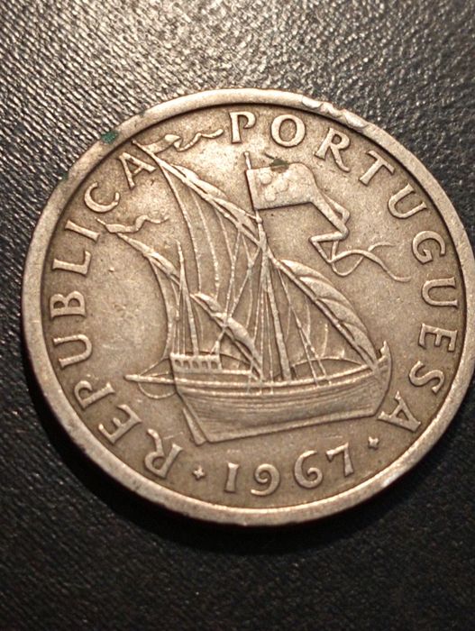 2  moedas de 5 escudos		1964 e 1967
