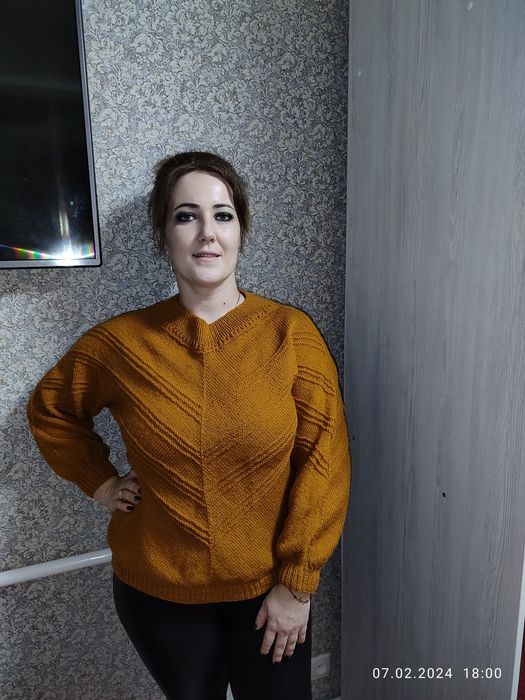 В'язаний светрик ,ручна робота