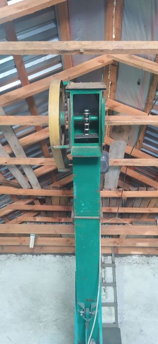 Зерно-погрузчик шнек+шкребок.