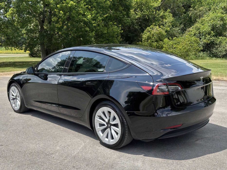 Tesla Model 3 Long Range      2022