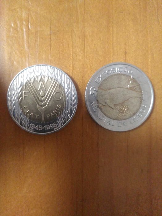 Moedas bimetalicas de 100 escudos