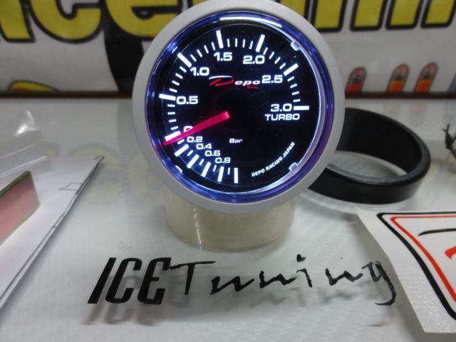 Manometro da Pressao do Turbo 3 bar Fundo Preto / smoke c/iluminaçao led branco Depo Racing Japan 52mm de diametro