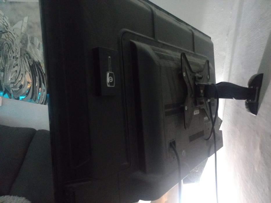 Vendo 3 televisões avariadas para arranjo ou peças.