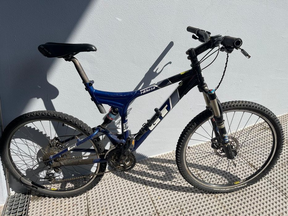 Bicicleta BTT Suspensão Total GT i-Drive 2.0