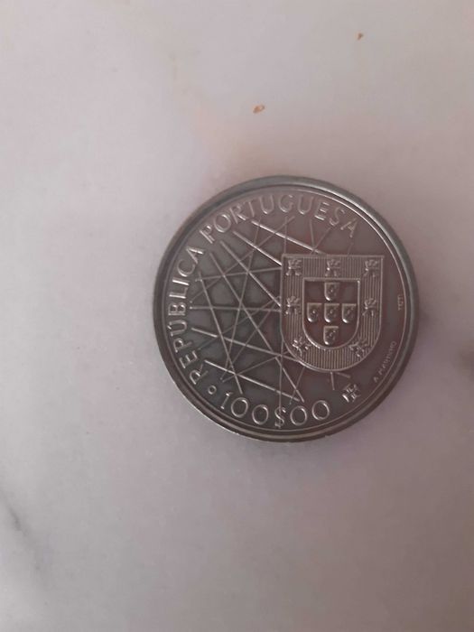 3 Moedas comemorativas cem escudos, anos 80 e 90, excelente estado