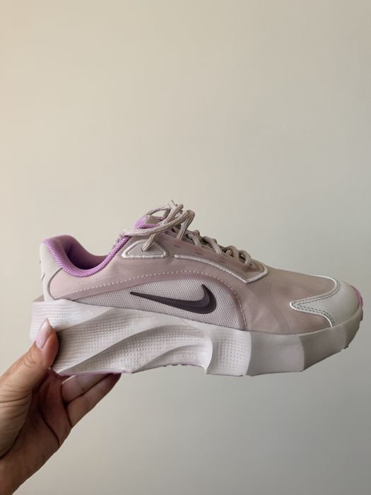 Snikiersy Nike Aura Edge