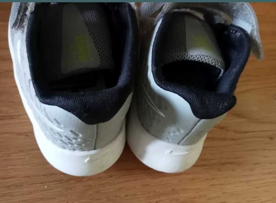 Jak nowe 19 Nike lekkie adidasy buty sportowe dla chłopca