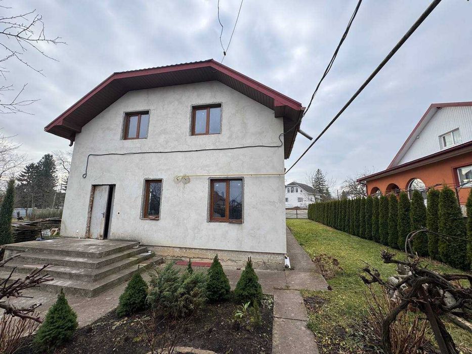 Продаж двох будинків з великою земельною ділянкою у центрі Тлумача