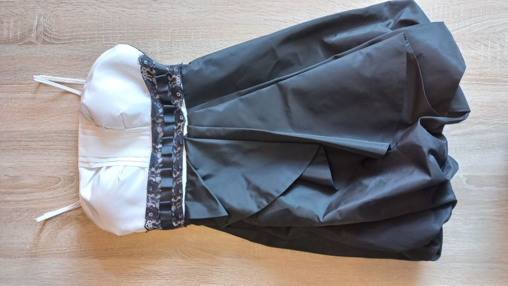 S elegancka, balowa sukienka