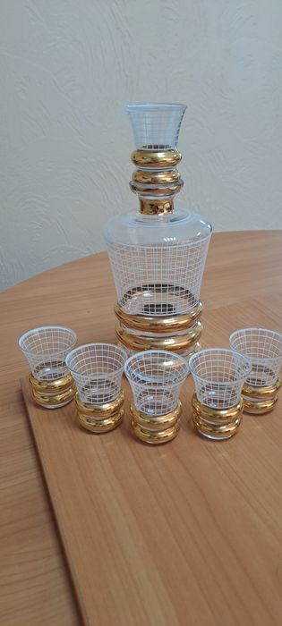 Графин с рюмками.  Позолота.
