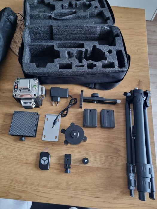 Nivel laser 16 linhas novo com 2 baterias