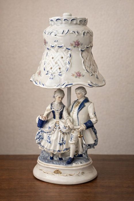 Фарфорова настільна лампа, вінтаж, галантна пара