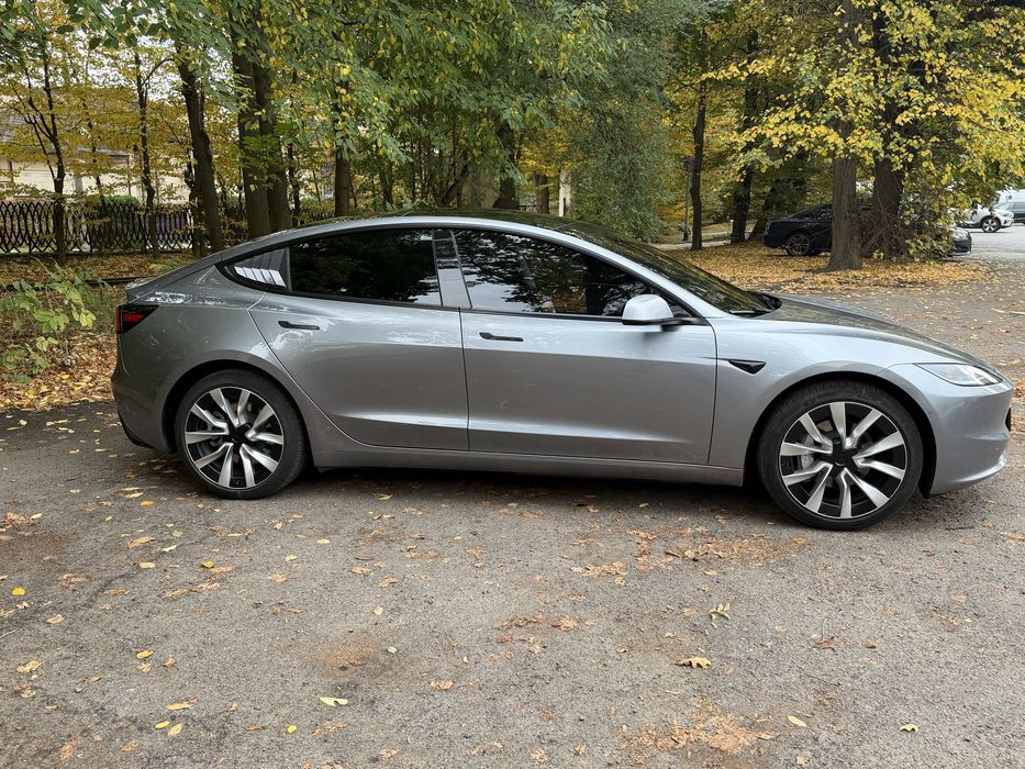 Tesla Model 3 , 2025