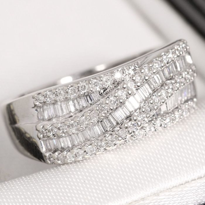 Złoty pierścionek z diamentami 0.50ct białe złoto 9K