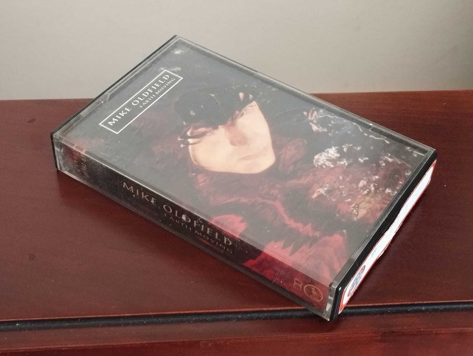 Mike Oldfield "Earth Moving" Cassete Audio