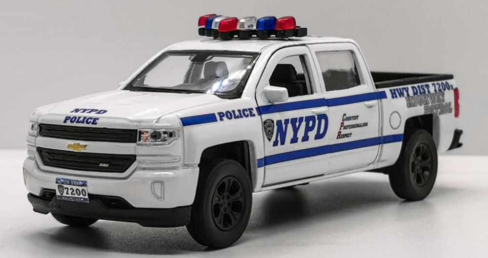 Model 1:43 Welly Chevrolet Silverado NYPD konwersja