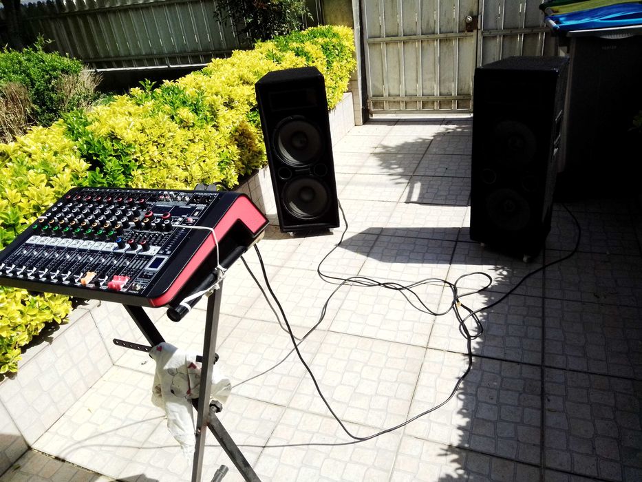 PA amplificado completo com 2 topos 2x12" + mesa amplificada.