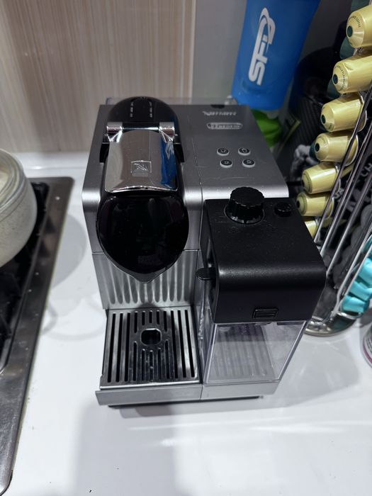 Кавоварка капсульна nespresso Delonghi  ідеальна кава в подаруно