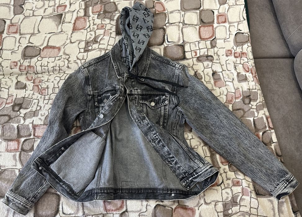 Джинсова куртка сіра