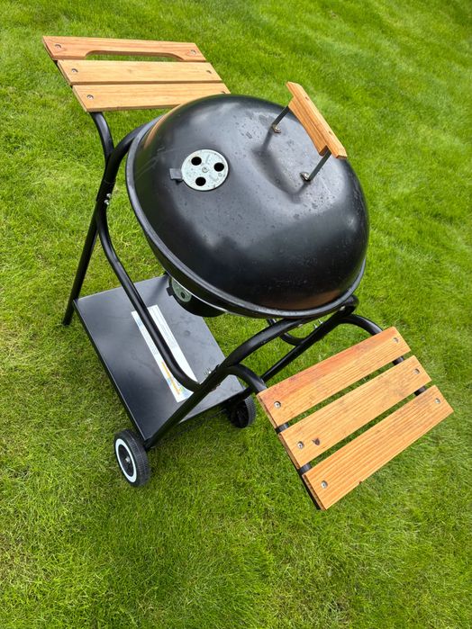 Grill węglowy z pokrywą
