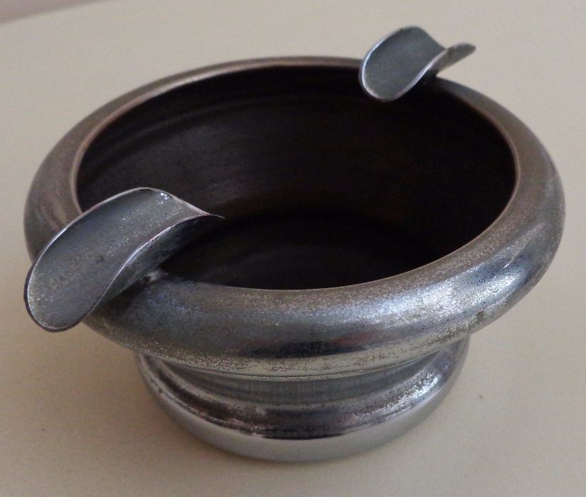 Conjunto de cinzeiro e castiçal