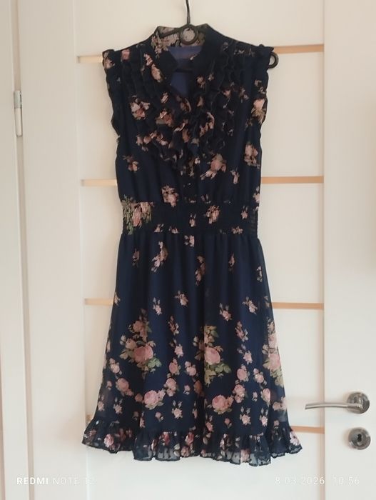 Sukienka granatowa w kwiatki