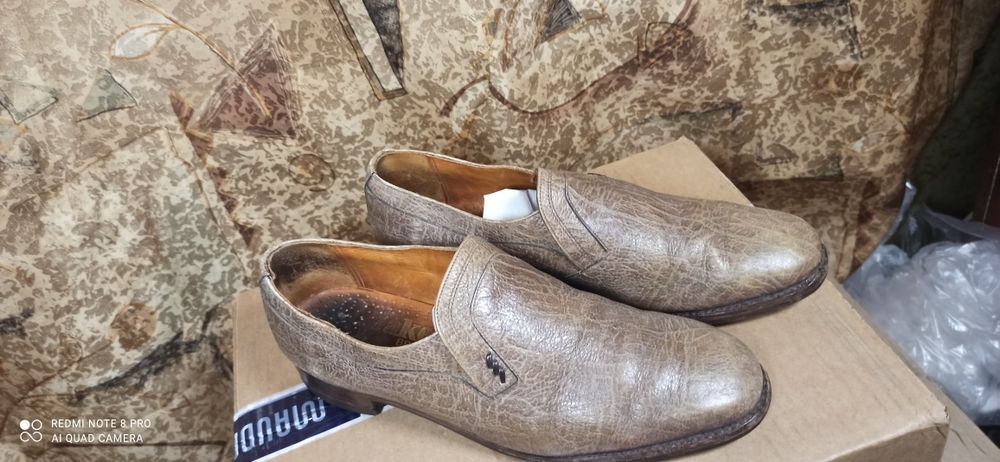 Віддам безкоштовно взуття