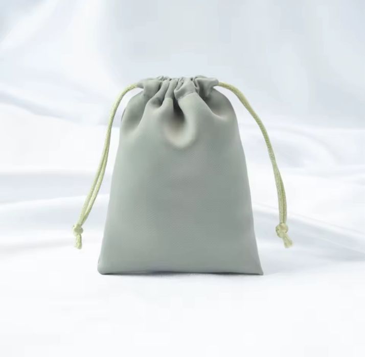 Подарункой мішечок, ювелірні прикраси