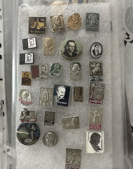 Продаю значки, різна тематика