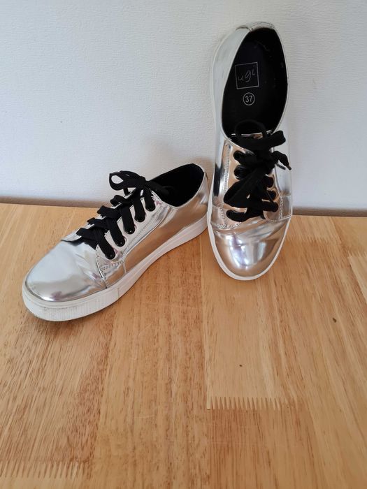 Buty holograficzne
