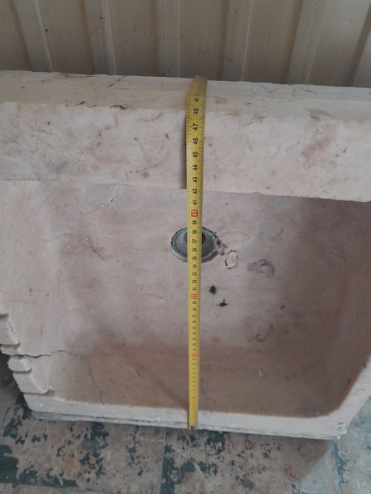 Lava loiça antigo em pedra