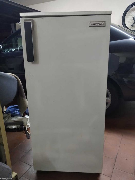 Frigorifico ariston 1,10*50*50