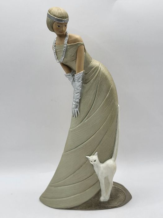 Figurka Ivory Princess z kotem Parastone