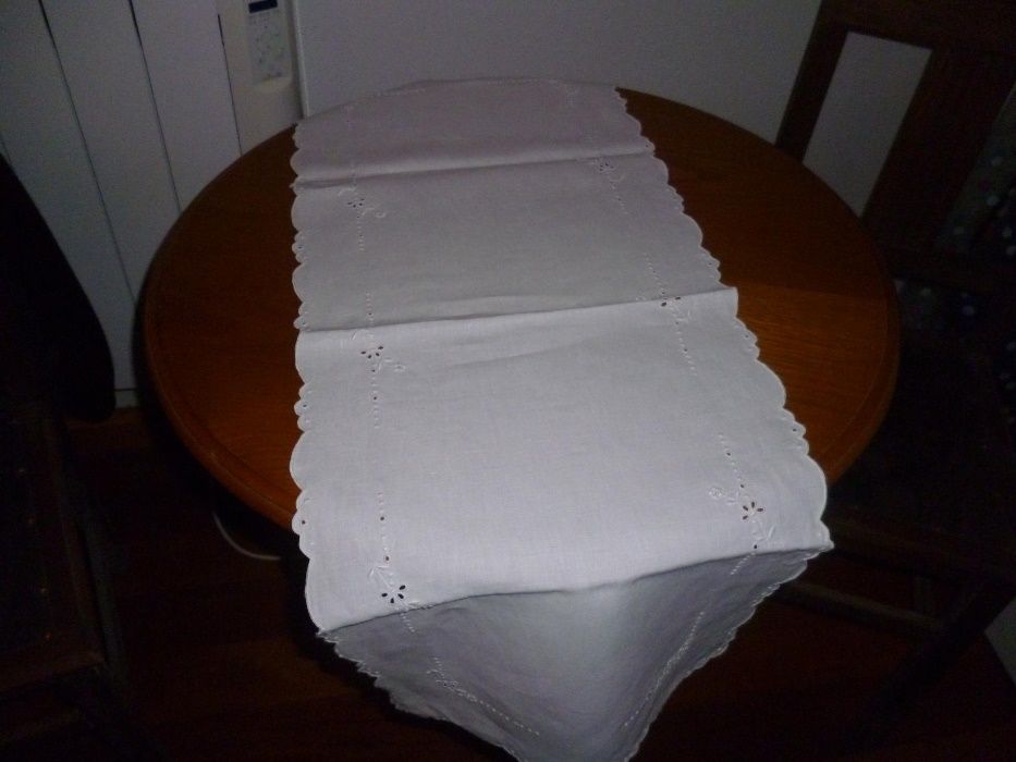 Naperon ou pano bordado da madeira um classico artesanal em linho